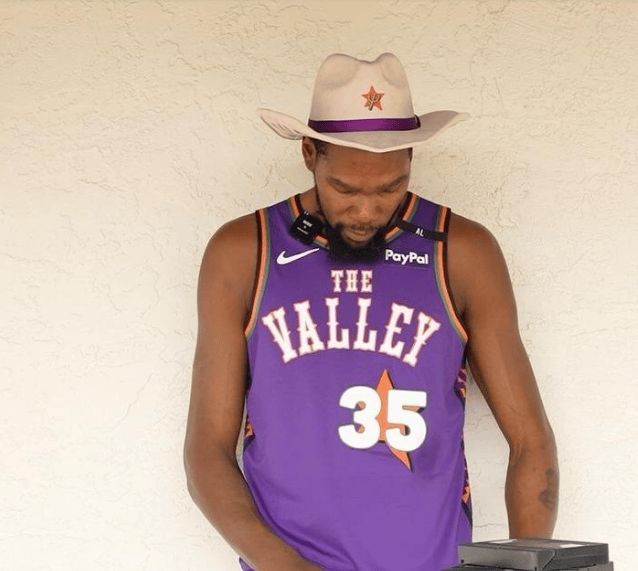 熊猫体育官网-菲尼克斯太阳发布备战花絮，加时末段临场应变，CBA季后赛任务艰巨，赛程密集仍需轮换(cba体育新闻北控马布里最新消息)